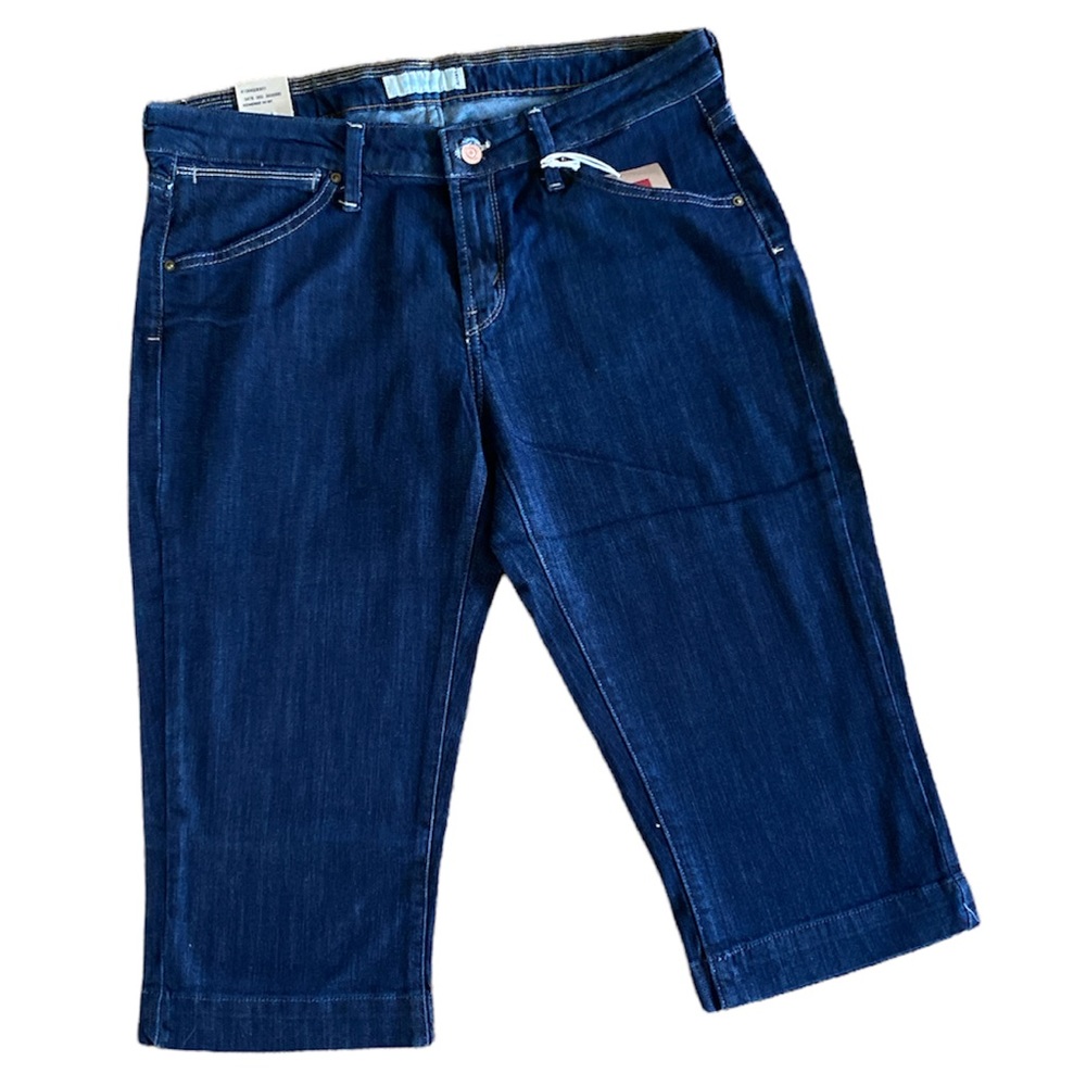 Brand new with tags.  Levi’s, blue, cropped , stretch jeans.